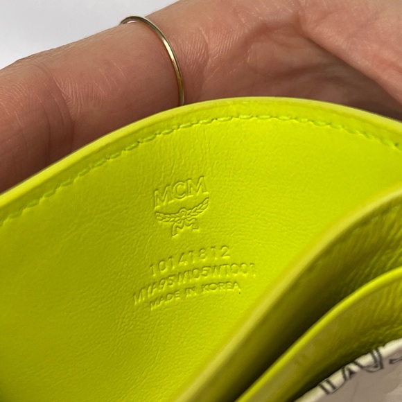 MCM Neon Yellow and White Card Case BNWT - Picture 7 of 9